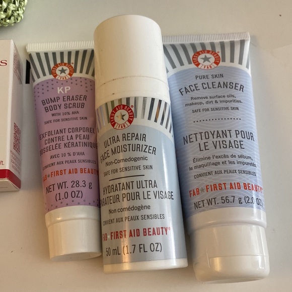 New Carolina Herrera Goodgirl tote + 6 clarins beauty & 3 Firstaid beauty & bag - Picture 5 of 10